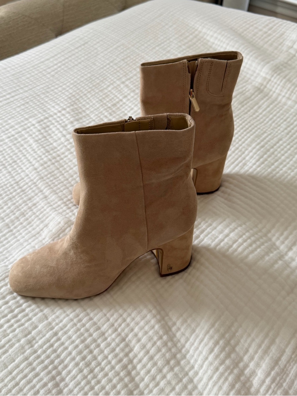 NIB Sam Edelman Women's Suede Ankle Boots in Light Taupe